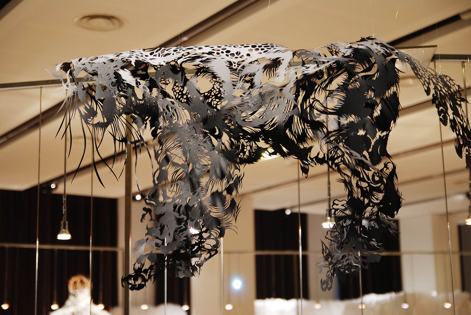 Paper Cut Sculpture - Nahoko Kojima Cloud Leopard - Paris